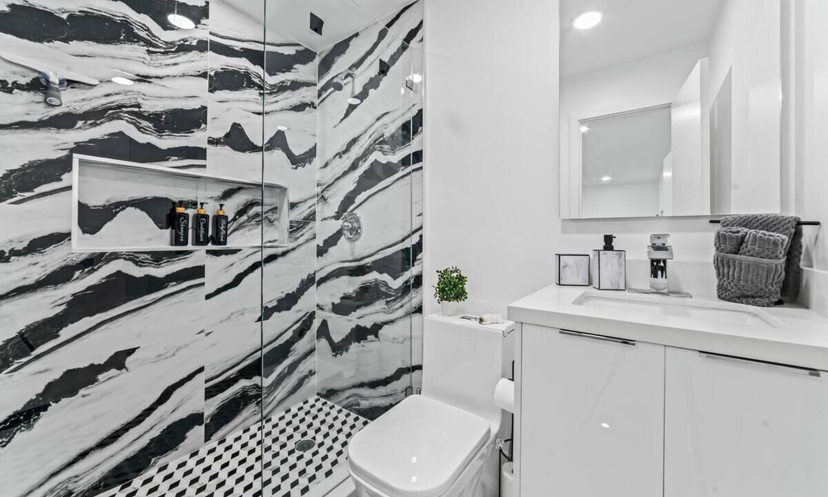 Photo of Bathroom in Kendale Lakes