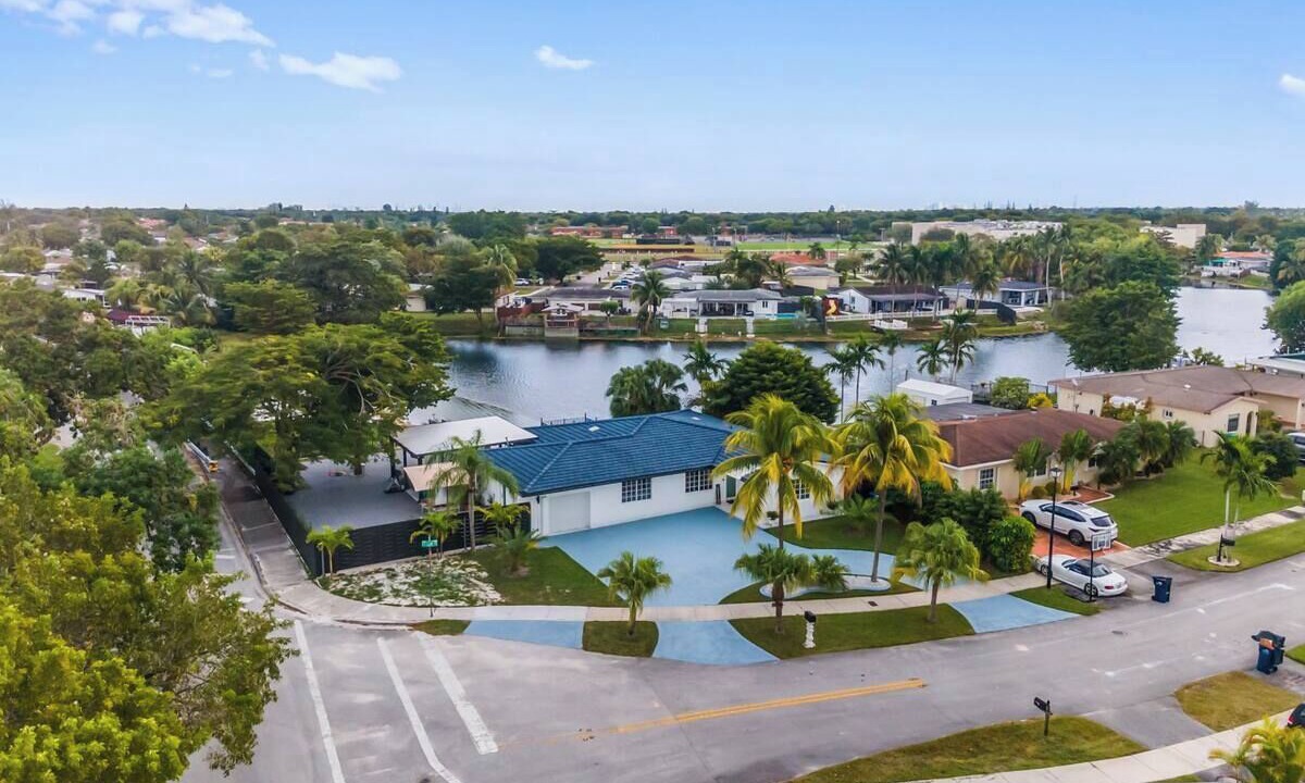 Photo of Outdoor in Kendale Lakes