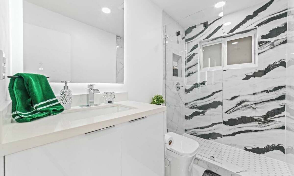 Photo of Bathroom in Kendale Lakes