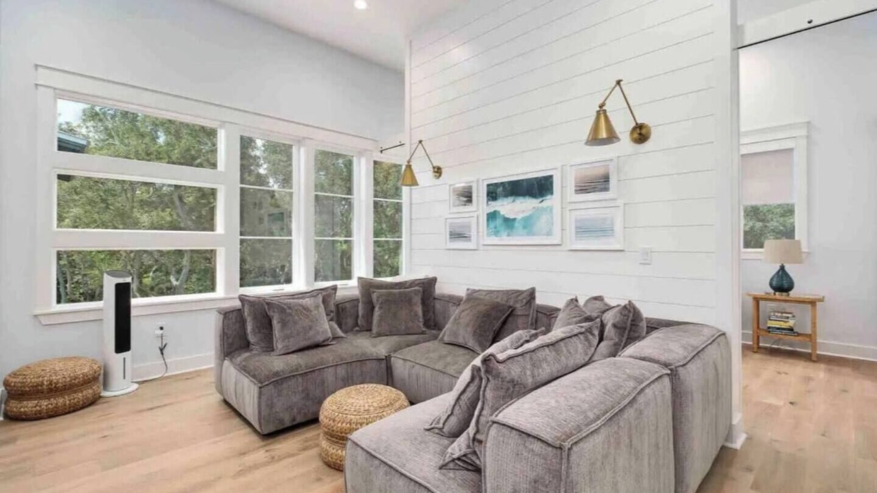 Photo of Livingroom in Dune Allen Beach