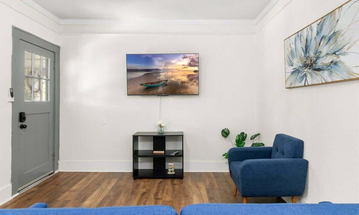 Photo of Livingroom in East Lake Morton