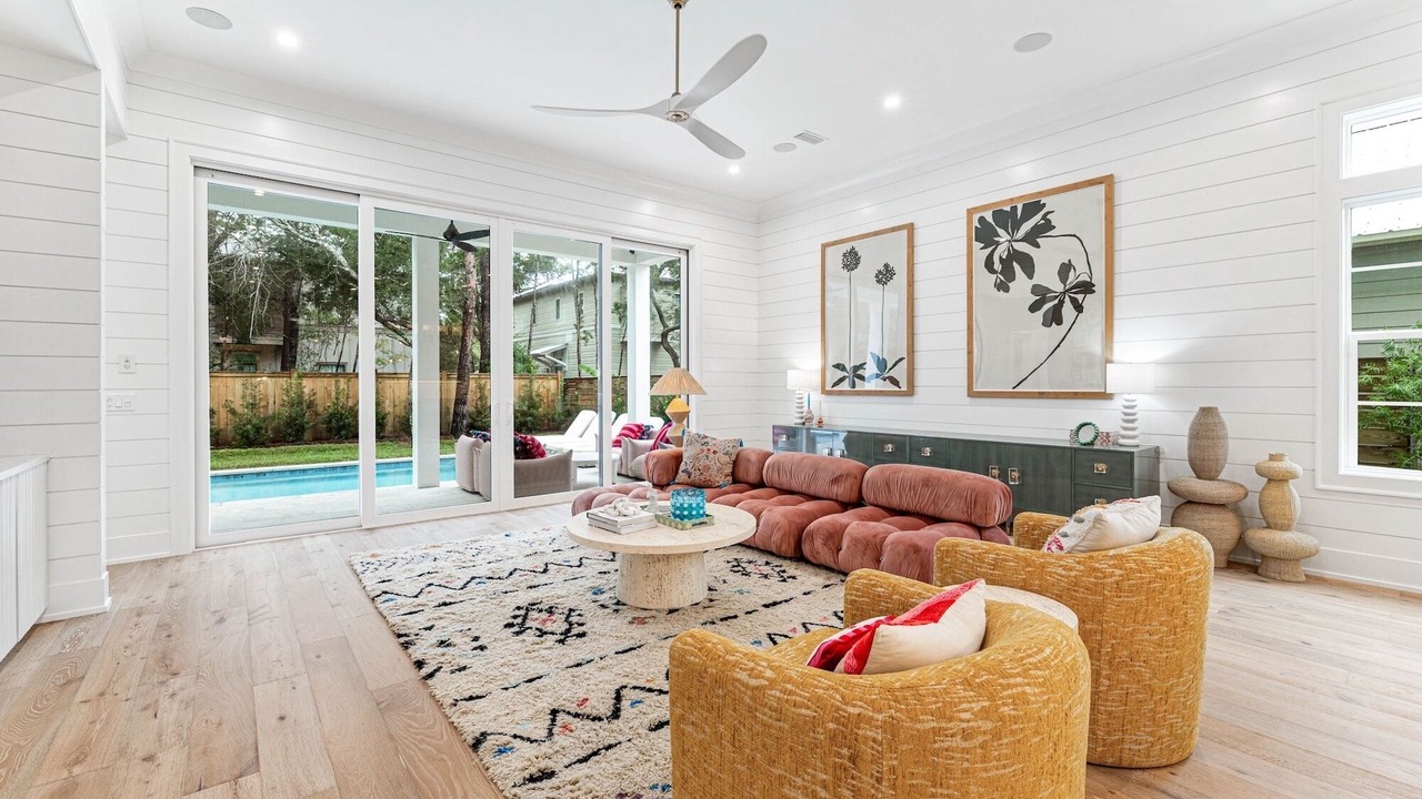 Photo of Livingroom in White's Gulfview