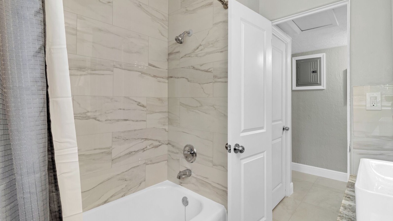 Photo of Bathroom in Azalea Park