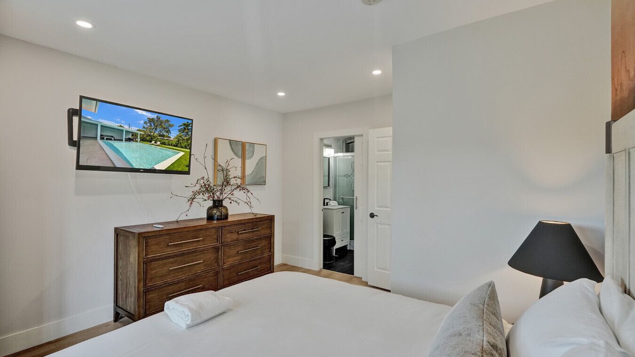 Photo of Bedroom in Biscayne Park