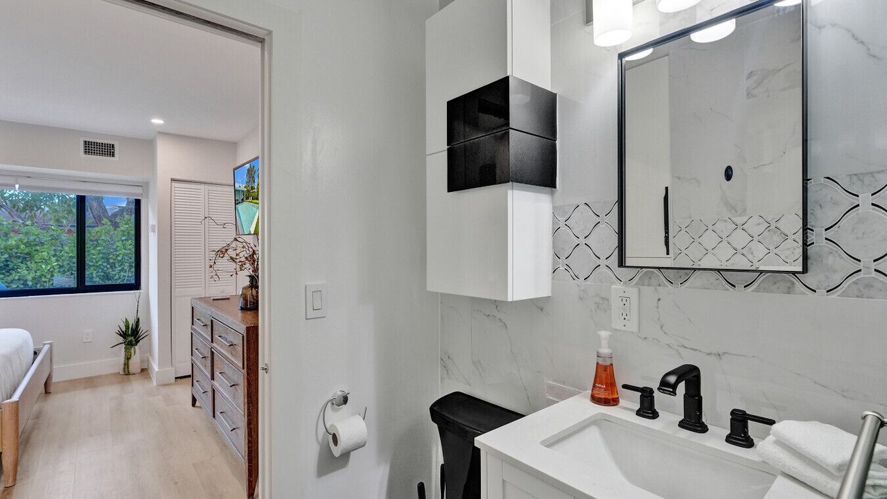 Photo of Bedroom in Biscayne Park