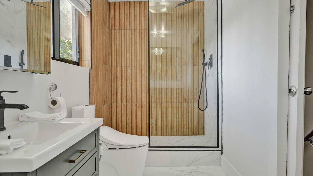 Photo of Bathroom in Biscayne Park