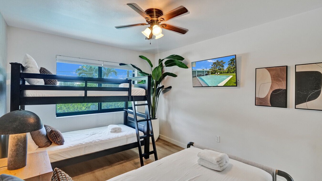 Photo of Bedroom in Biscayne Park