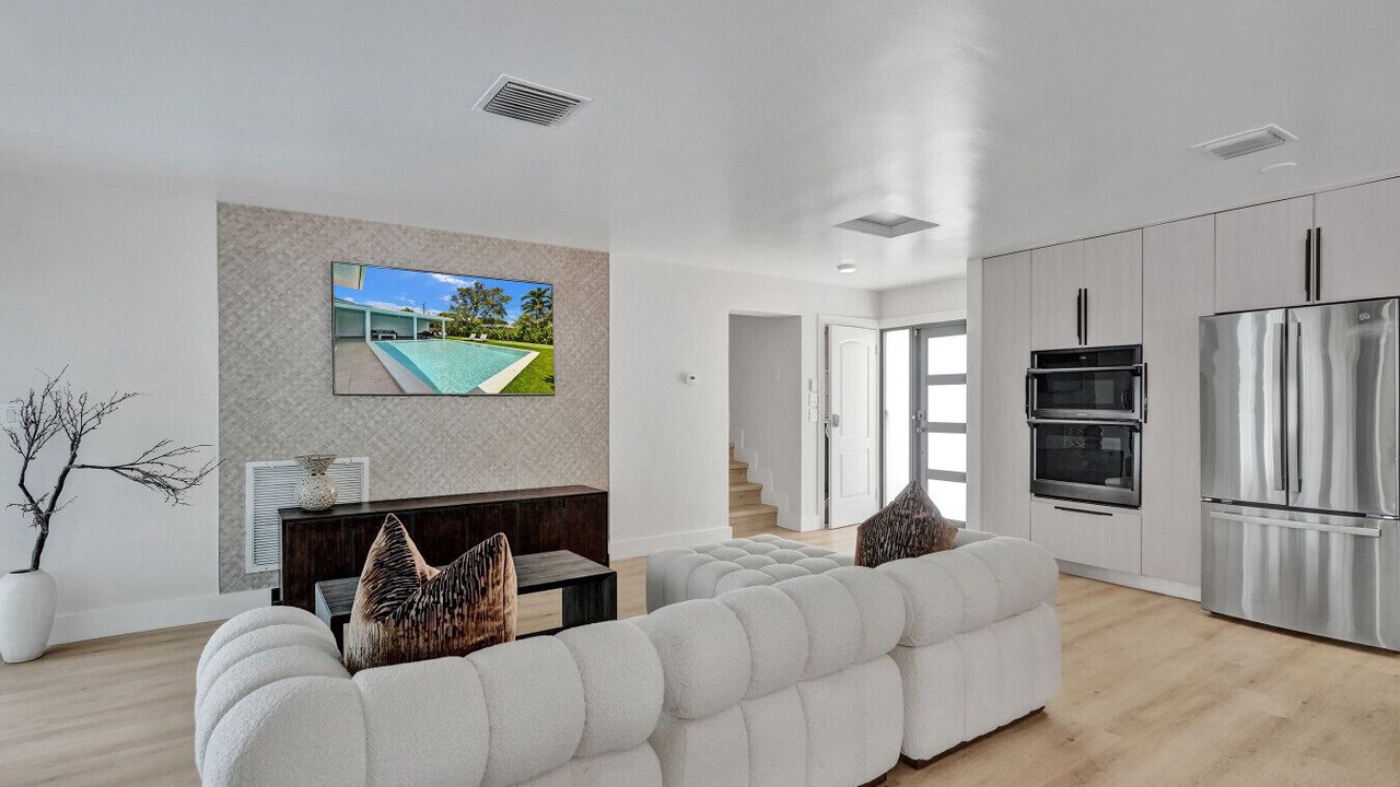 Photo of Livingroom in Biscayne Park