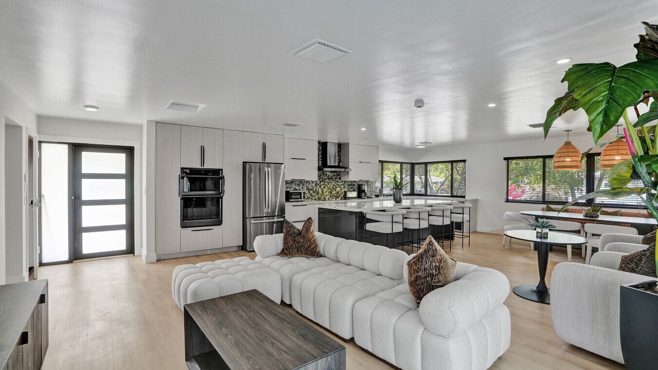 Photo of Livingroom in Biscayne Park