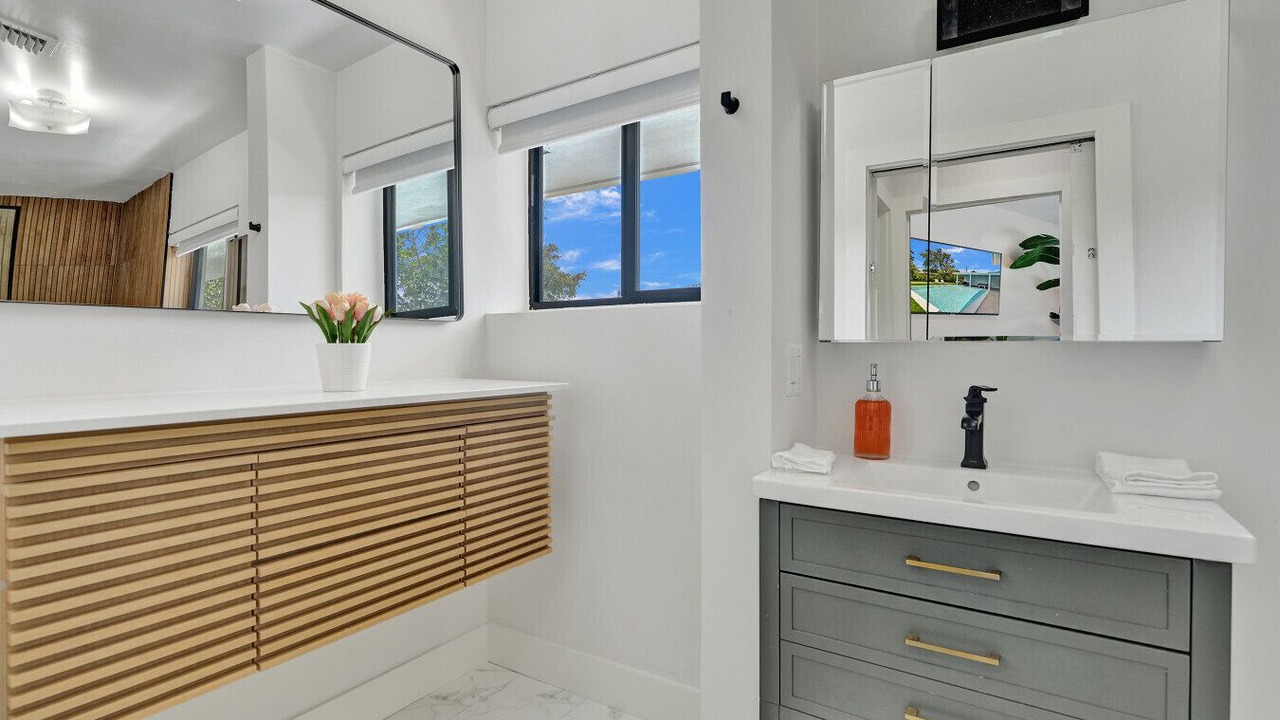 Photo of Bathroom in Biscayne Park