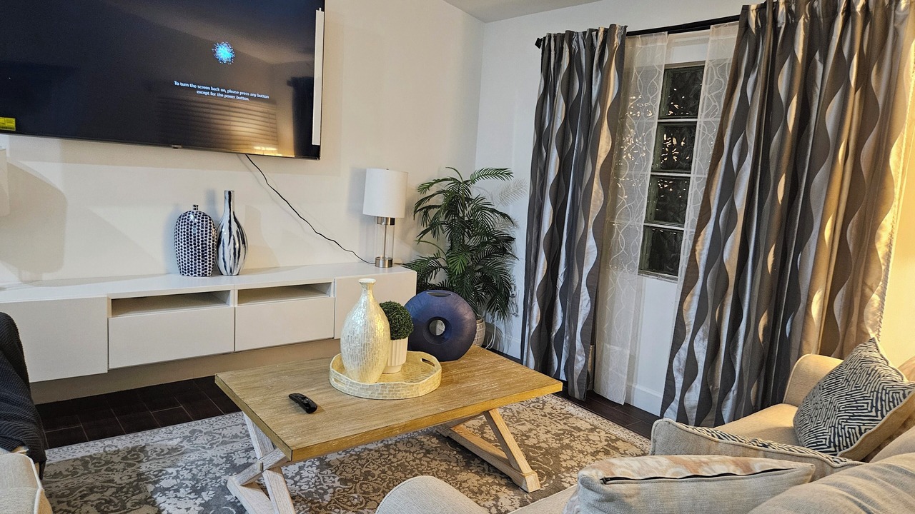 Photo of Livingroom in Pembroke Pines