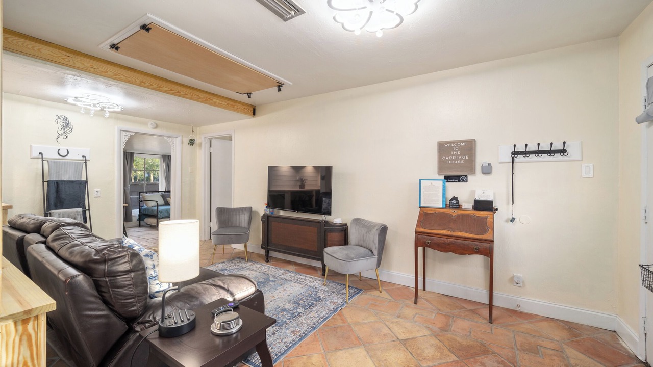 Photo of Livingroom in Historic District