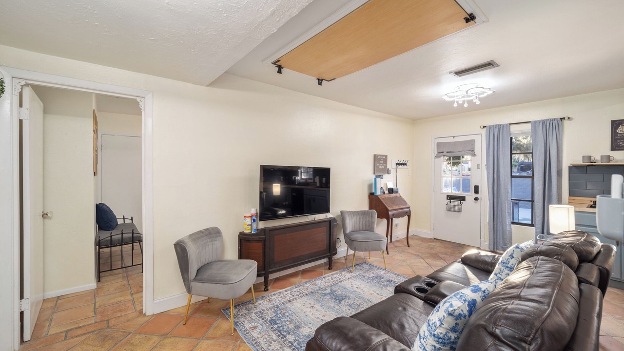 Photo of Livingroom in Historic District