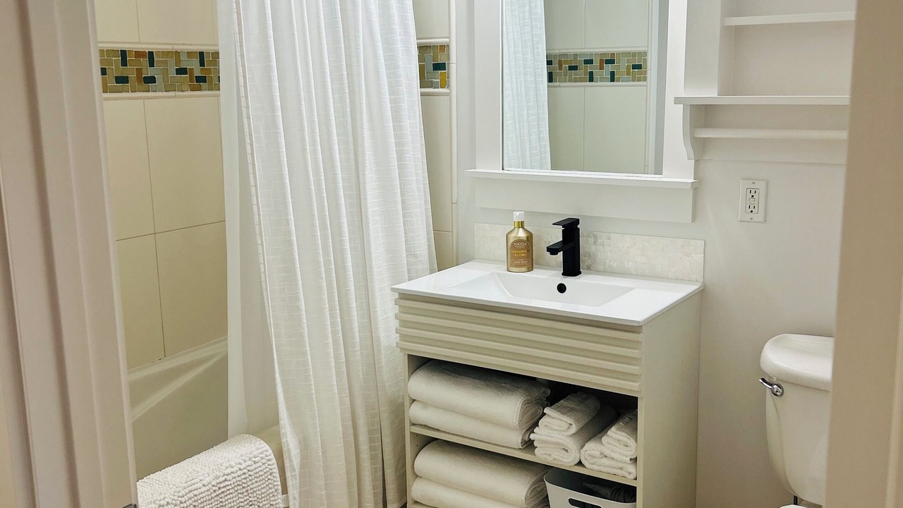 Photo of Bathroom in Baytowne Wharf
