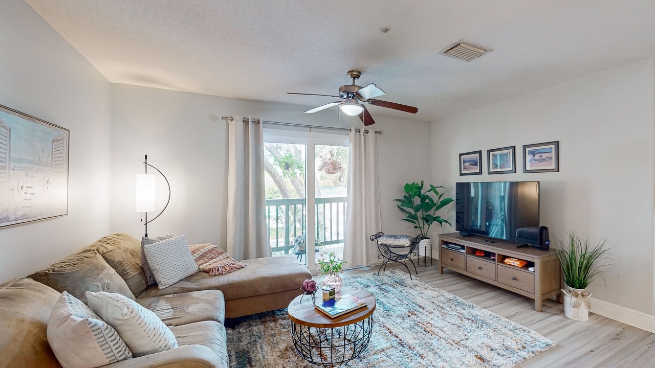 Photo of Livingroom in Suntree
