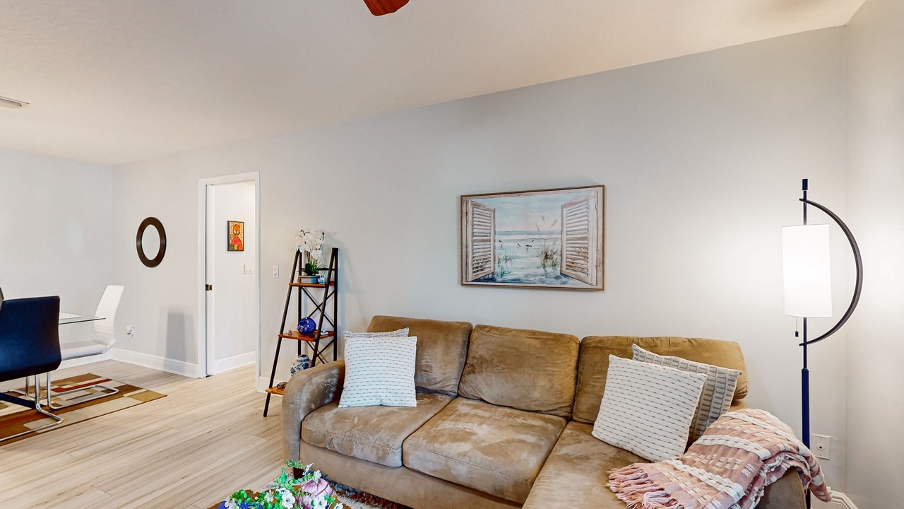 Photo of Livingroom in Suntree