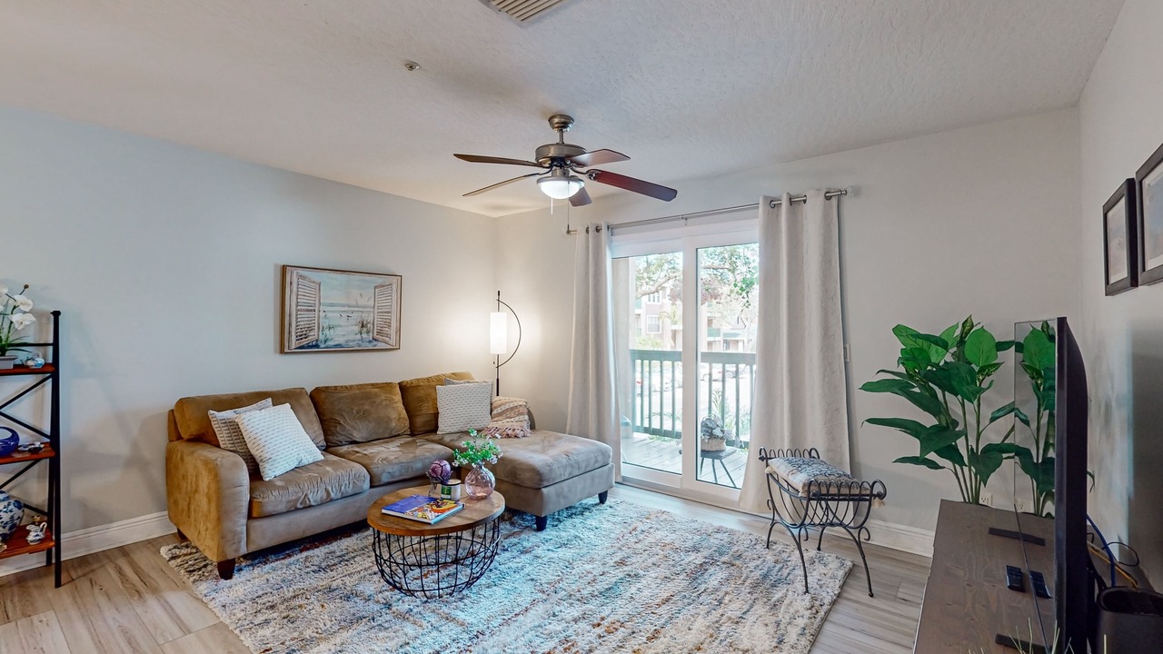 Photo of Livingroom in Suntree