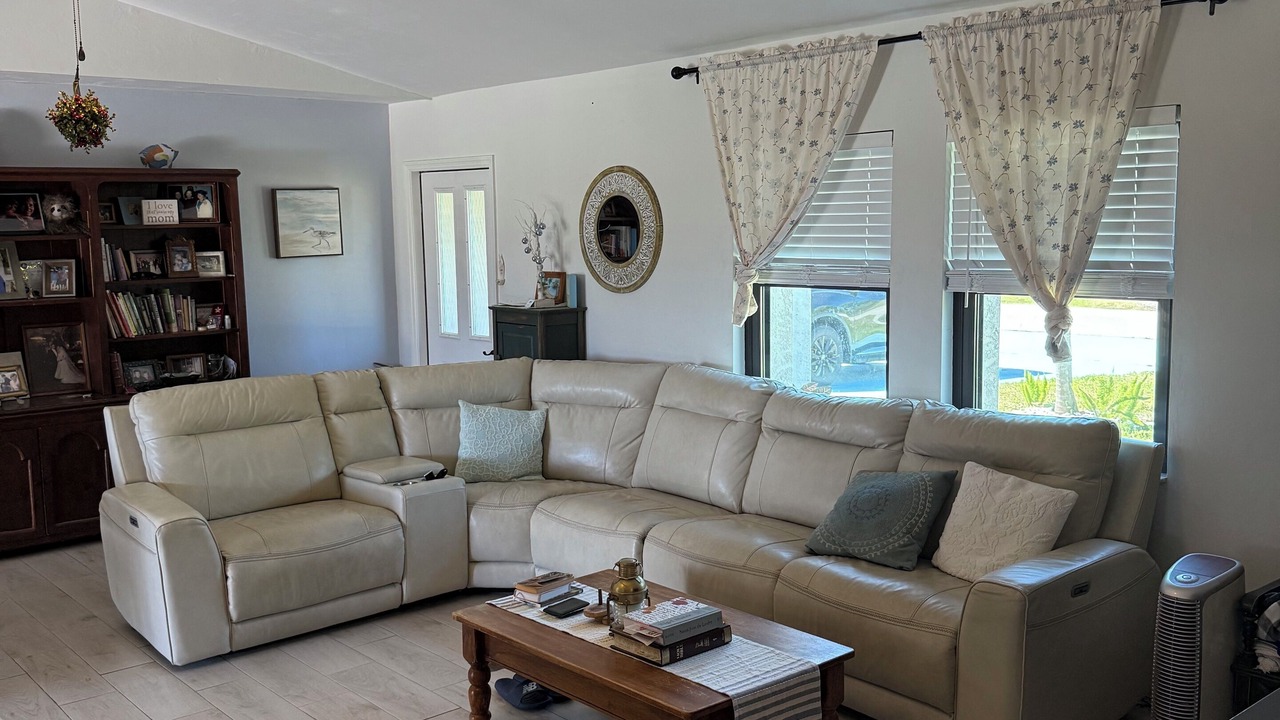 Photo of Livingroom in Pine Island Center