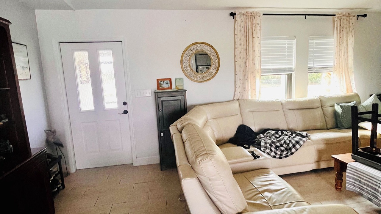 Photo of Livingroom in Pine Island Center