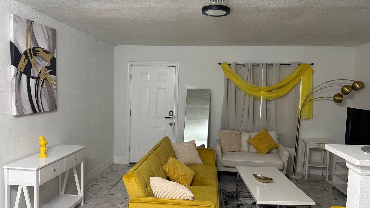 Photo of Livingroom in Oak Ridge
