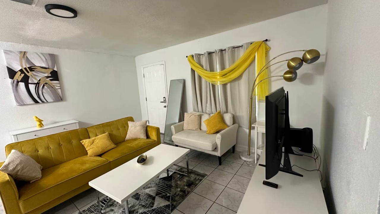 Photo of Livingroom in Oak Ridge