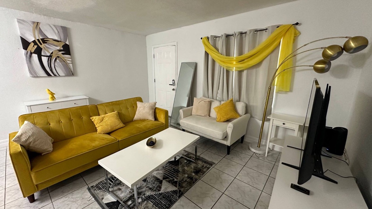 Photo of Livingroom in Oak Ridge