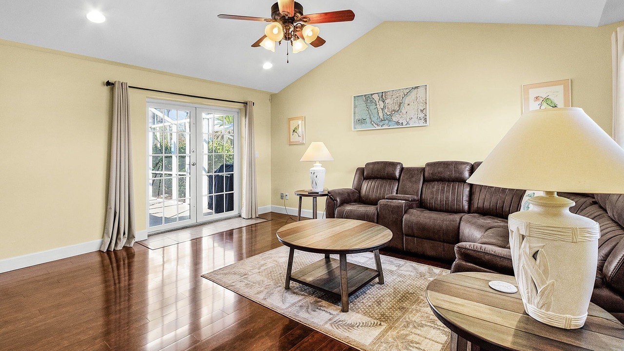 Photo of Livingroom in Bokeelia