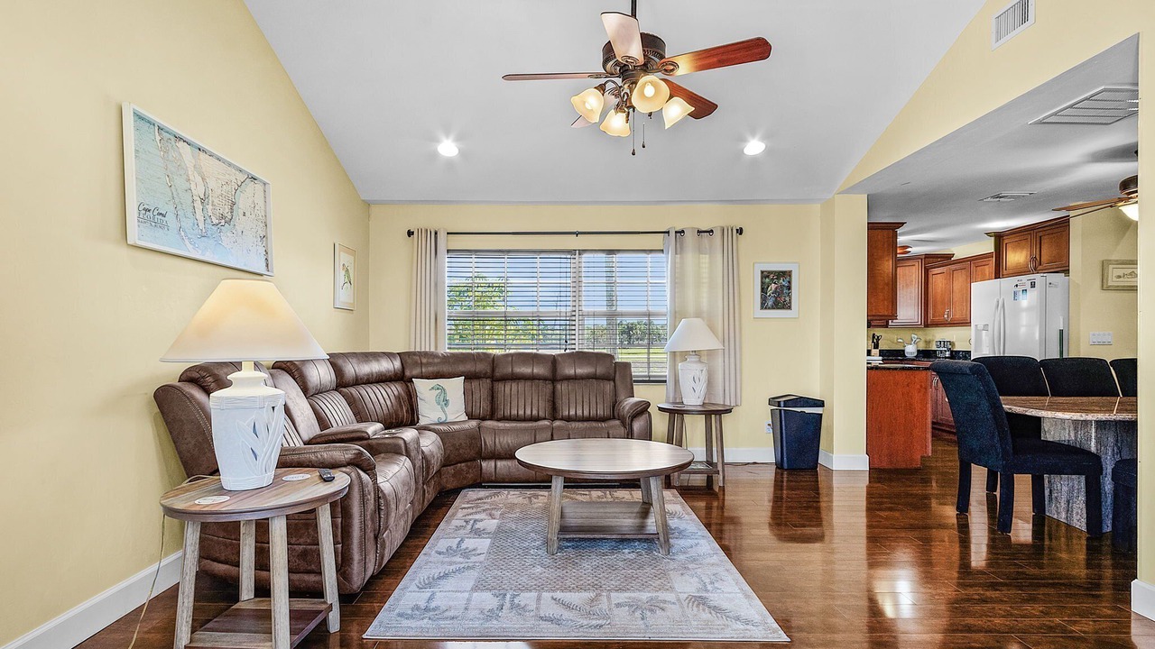 Photo of Livingroom in Bokeelia