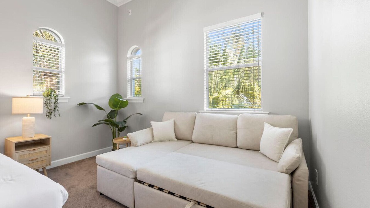 Photo of Livingroom in Courier City - Oscawana