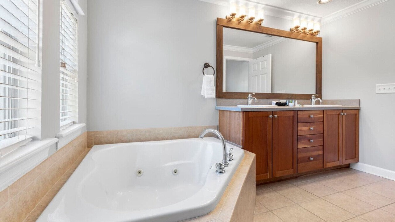 Photo of Bathroom in Courier City - Oscawana