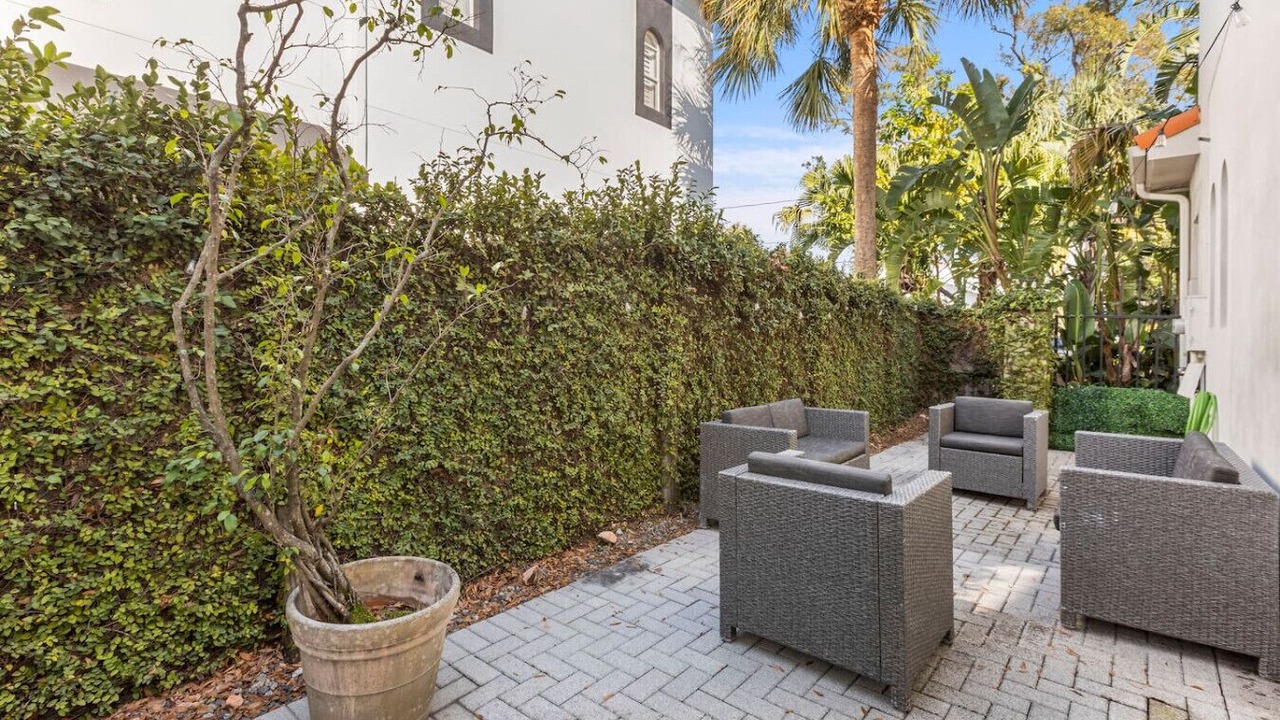 Photo of Patio Balcony in Courier City - Oscawana
