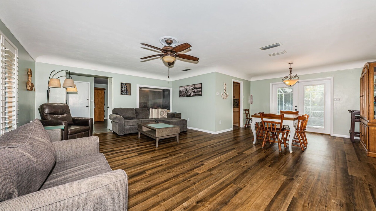 Photo of Livingroom in Harbor Hills