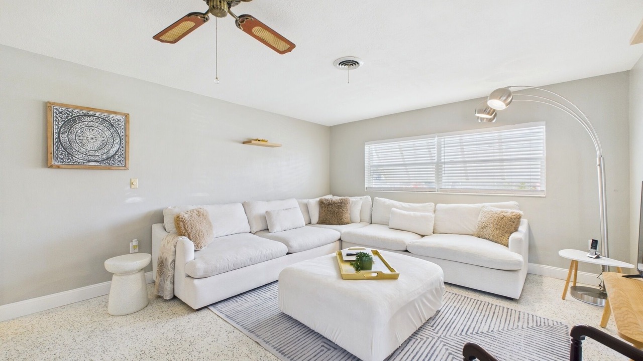 Photo of Livingroom in Seacoast Shores