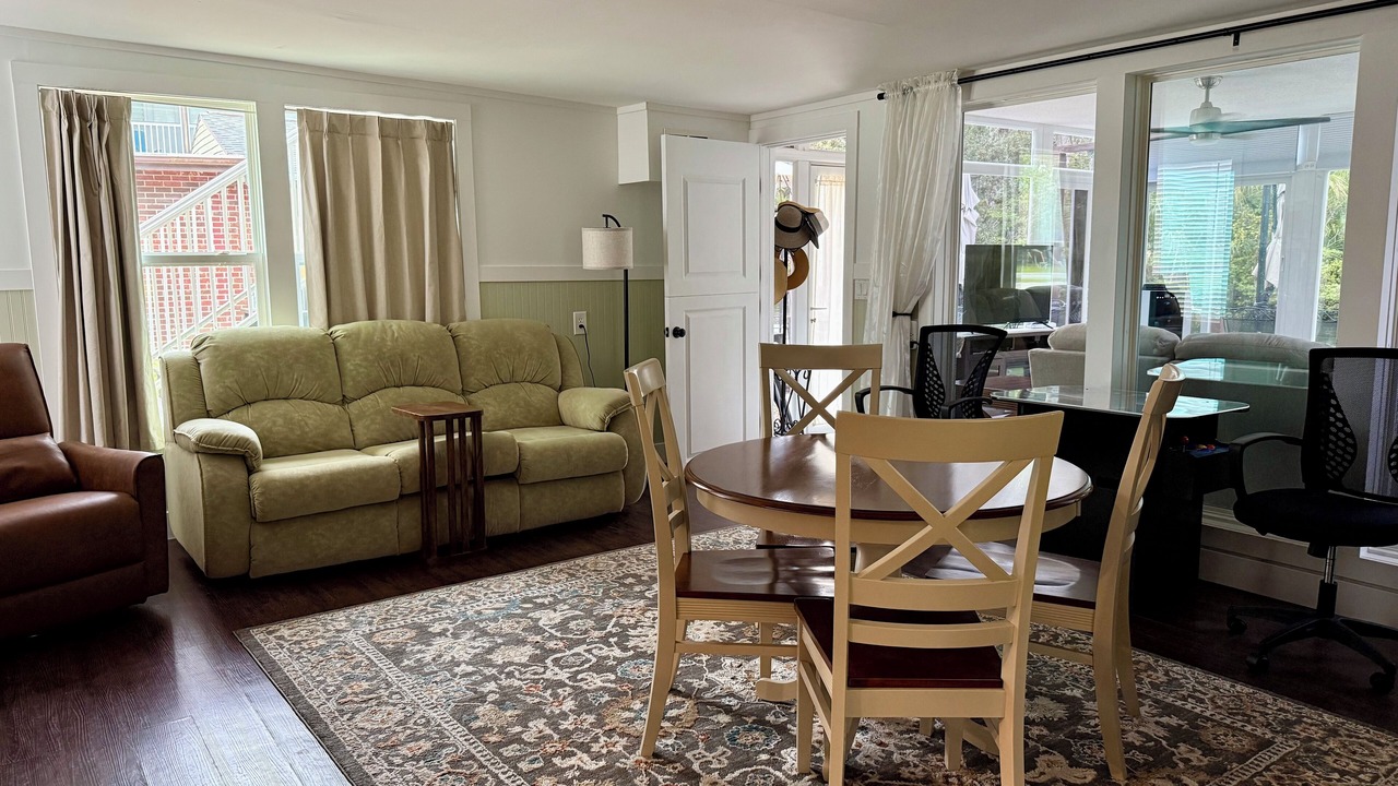 Photo of Bedroom in Weeki Wachee Gardens