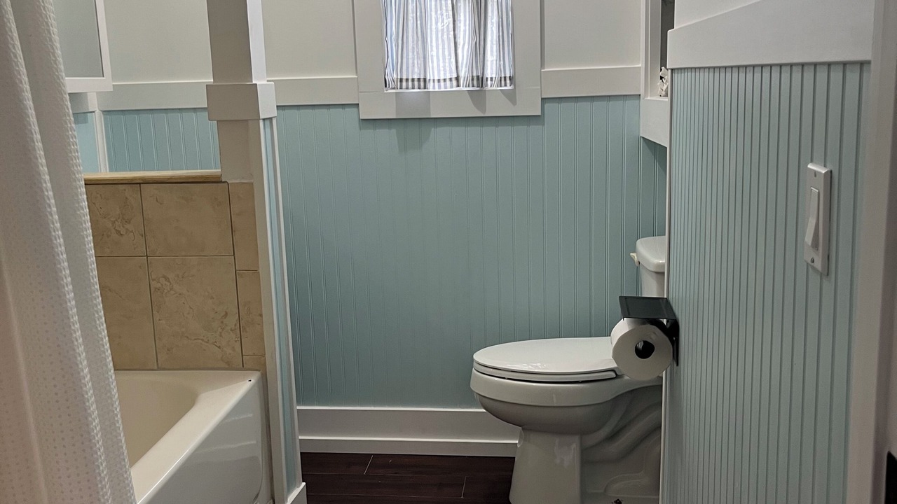 Photo of Bathroom in Weeki Wachee Gardens