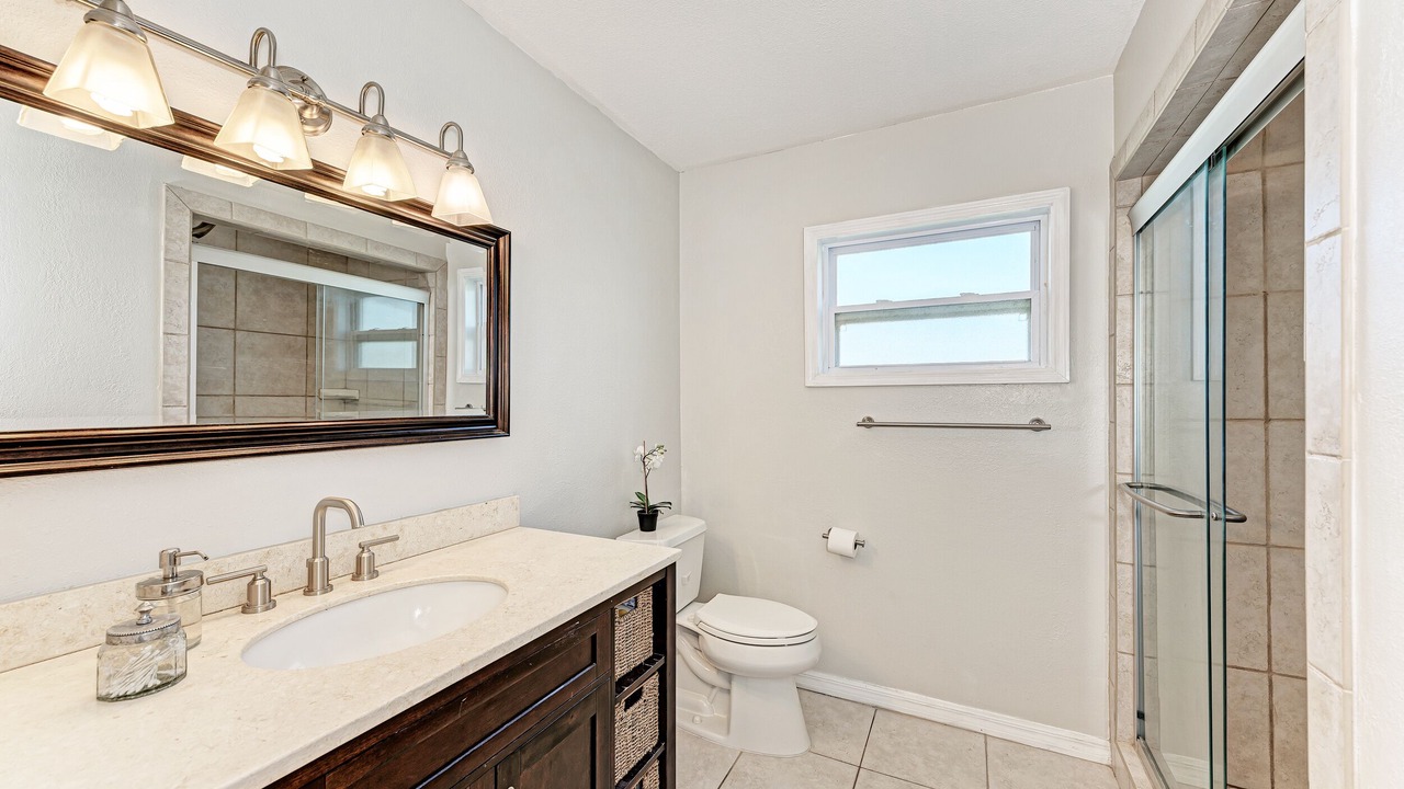Photo of Bathroom in Fullers Earth