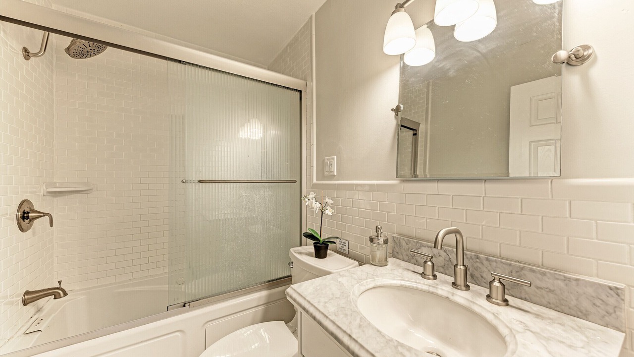 Photo of Bathroom in Fullers Earth