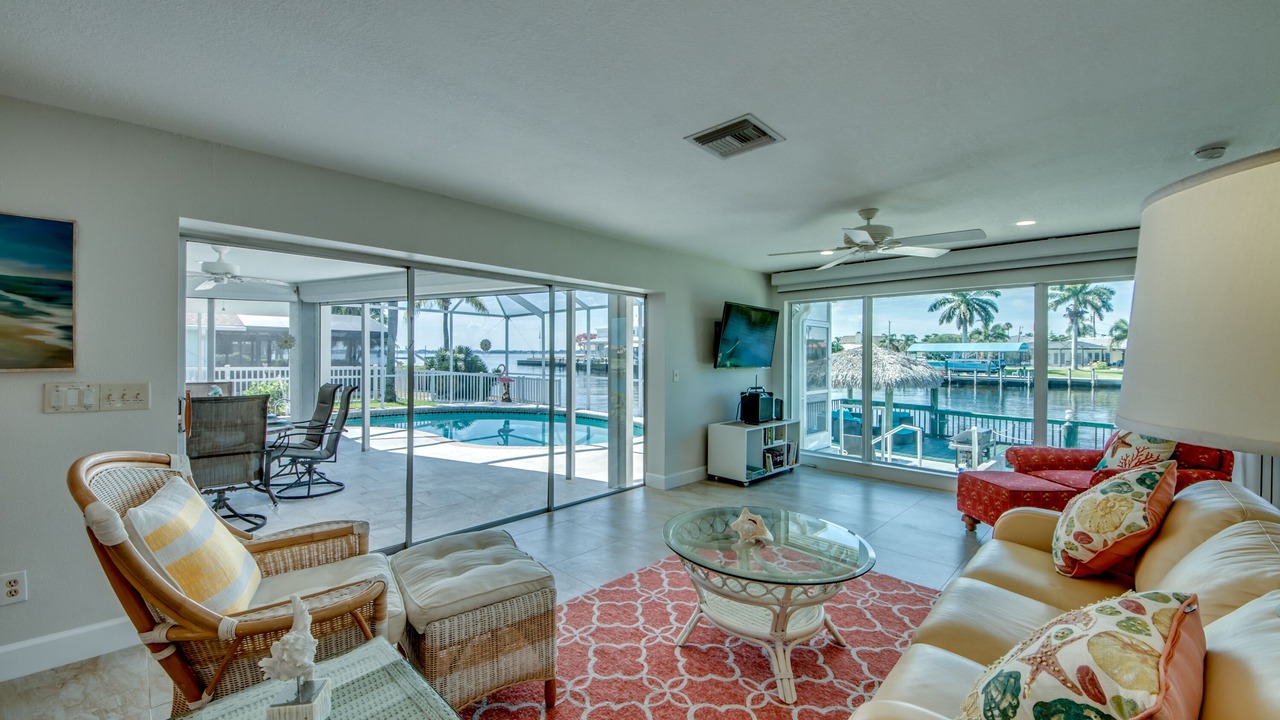 Photo of Livingroom in Caloosahatchee