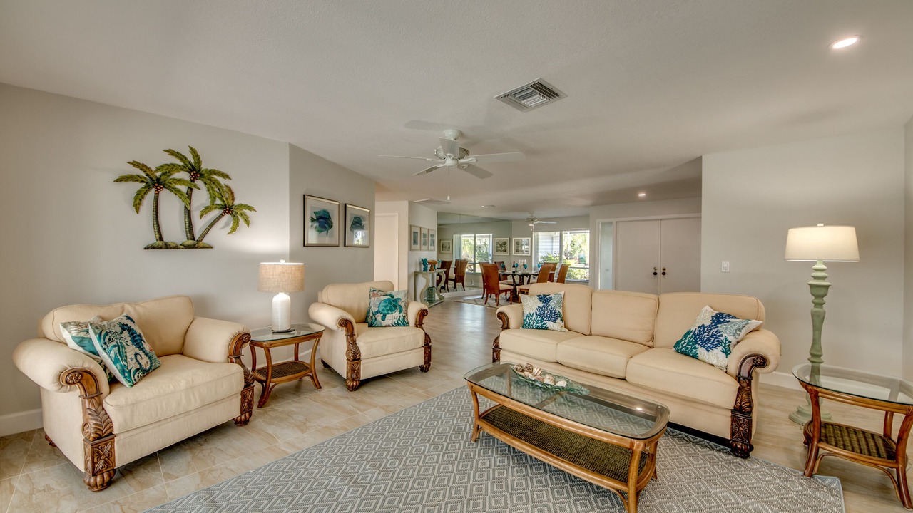Photo of Livingroom in Caloosahatchee