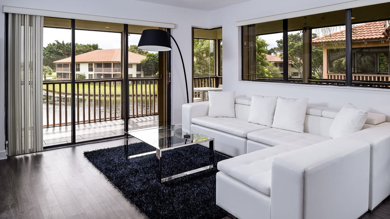 Photo of Livingroom in Hunt Club