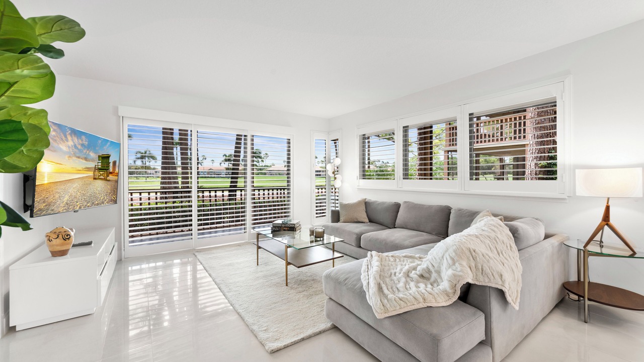 Photo of Livingroom in Hunt Club