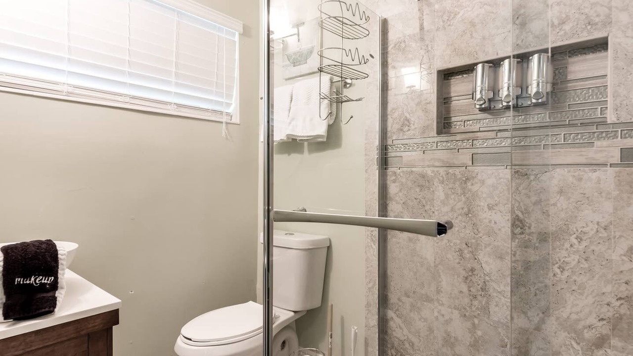 Photo of Bathroom in Flamingo Parks