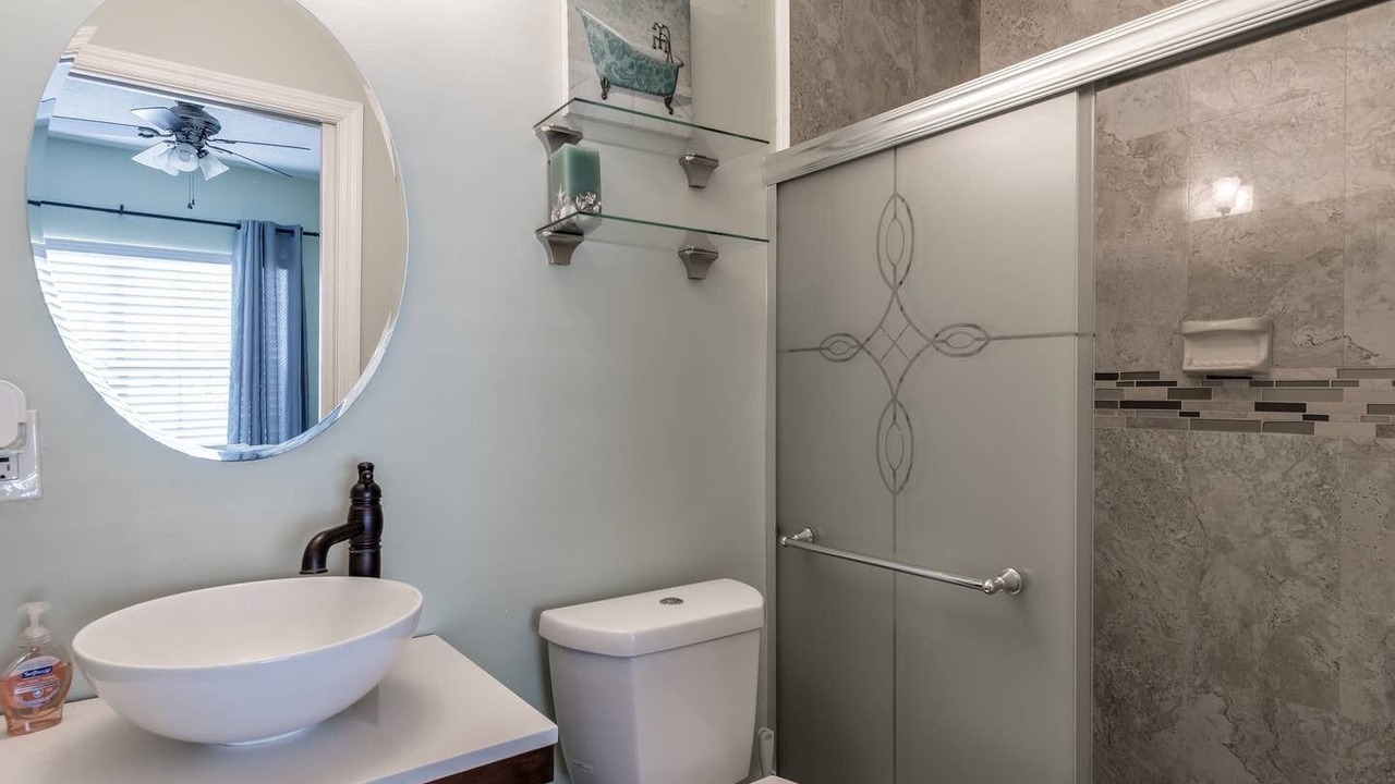 Photo of Bathroom in Flamingo Parks