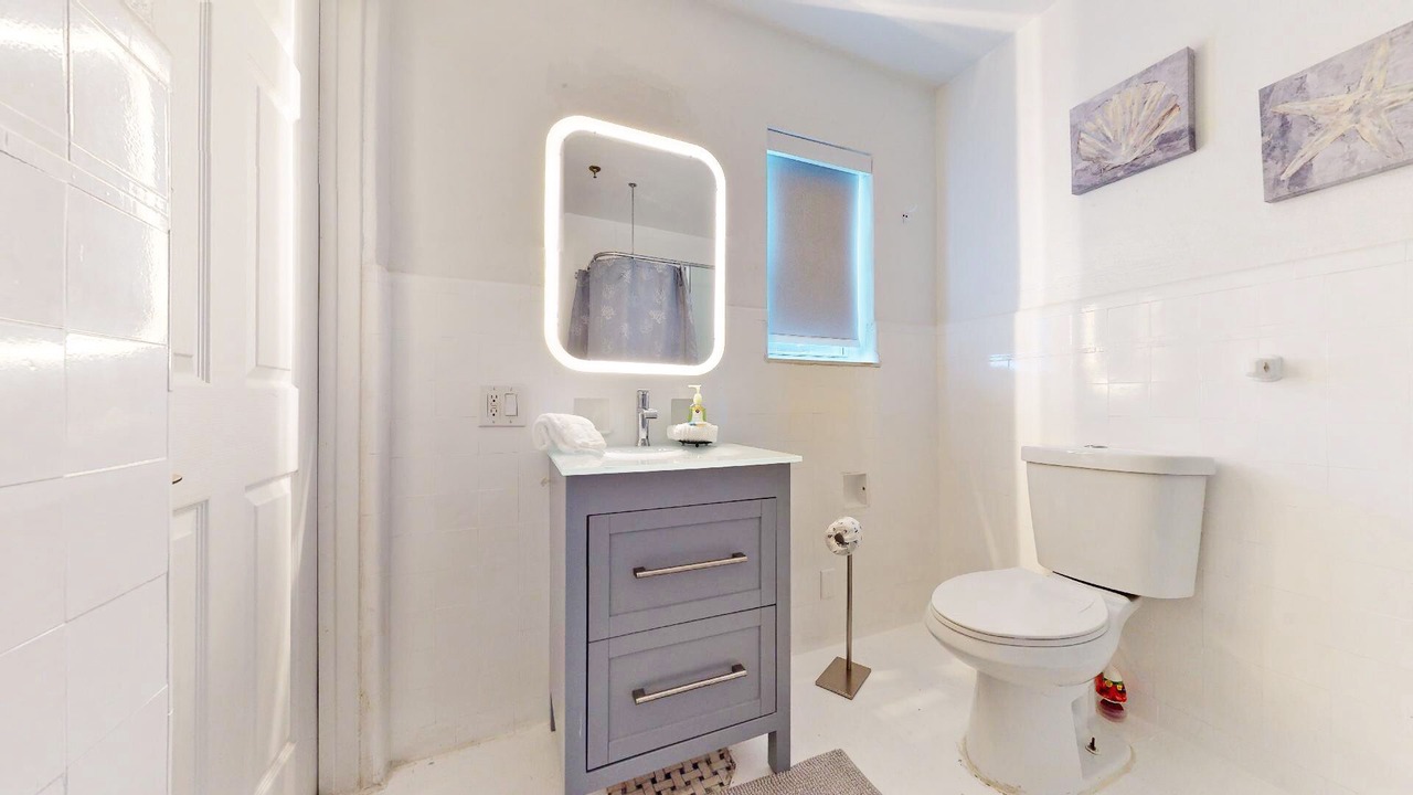 Photo of Bathroom in West Avenue