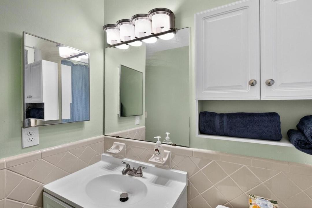 Photo of Bathroom in Eisenhower