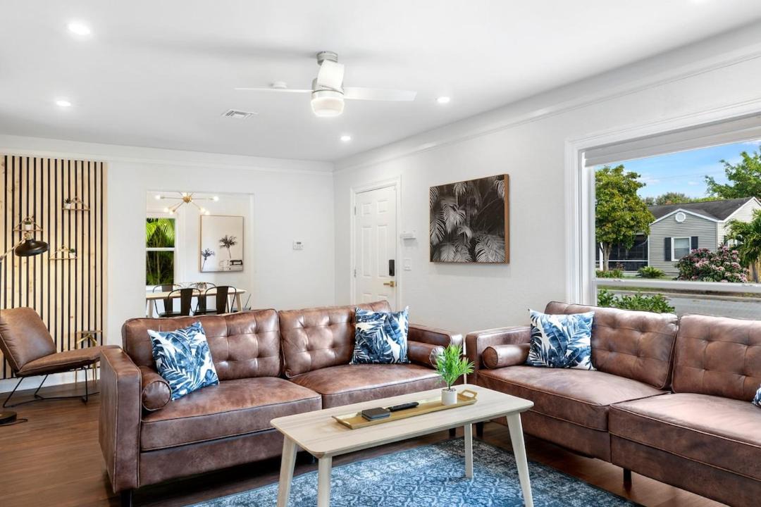 Photo of Livingroom in Parrot Cove