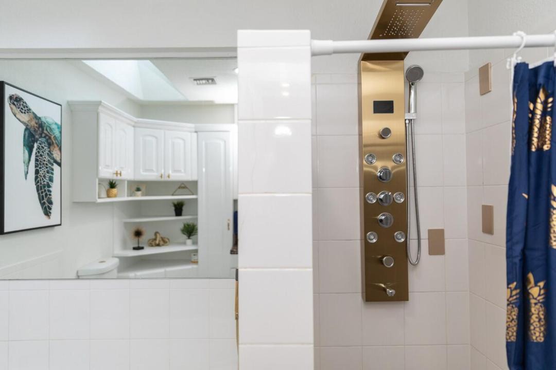 Photo of Bathroom in Parrot Cove