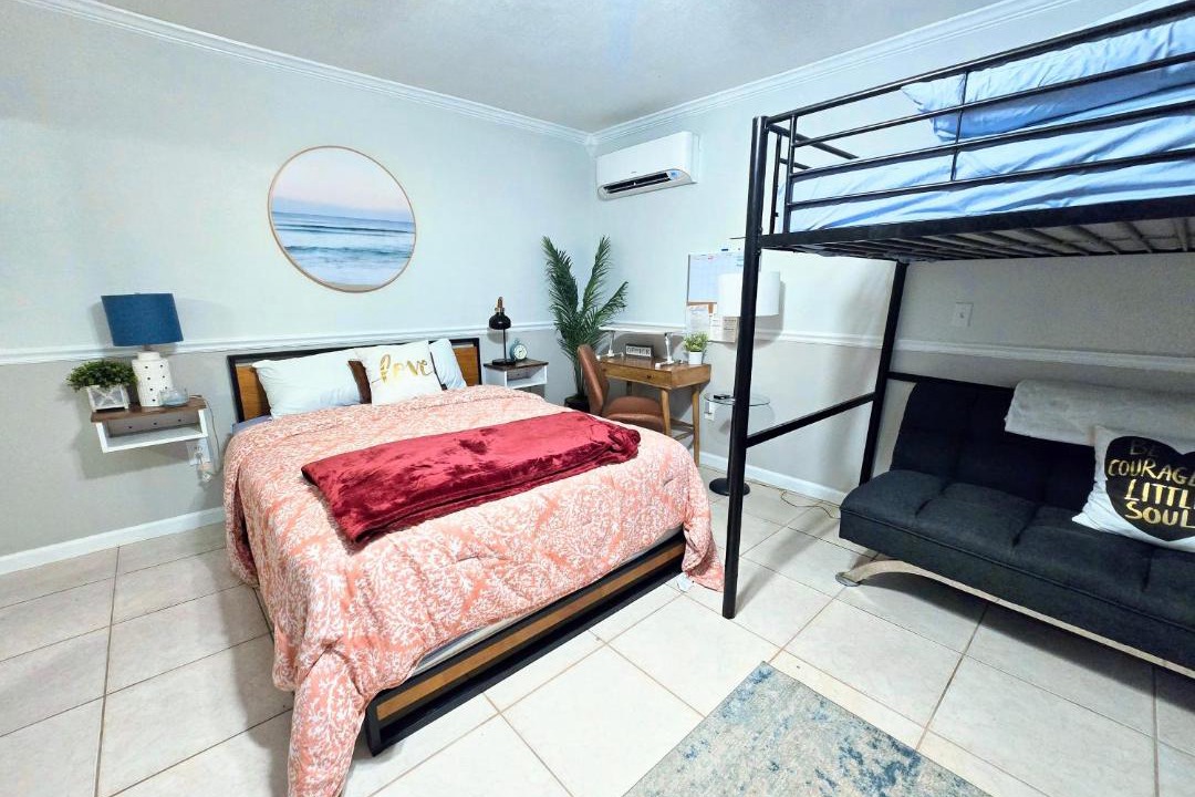 Photo of Bedroom in Pinecrest West Park
