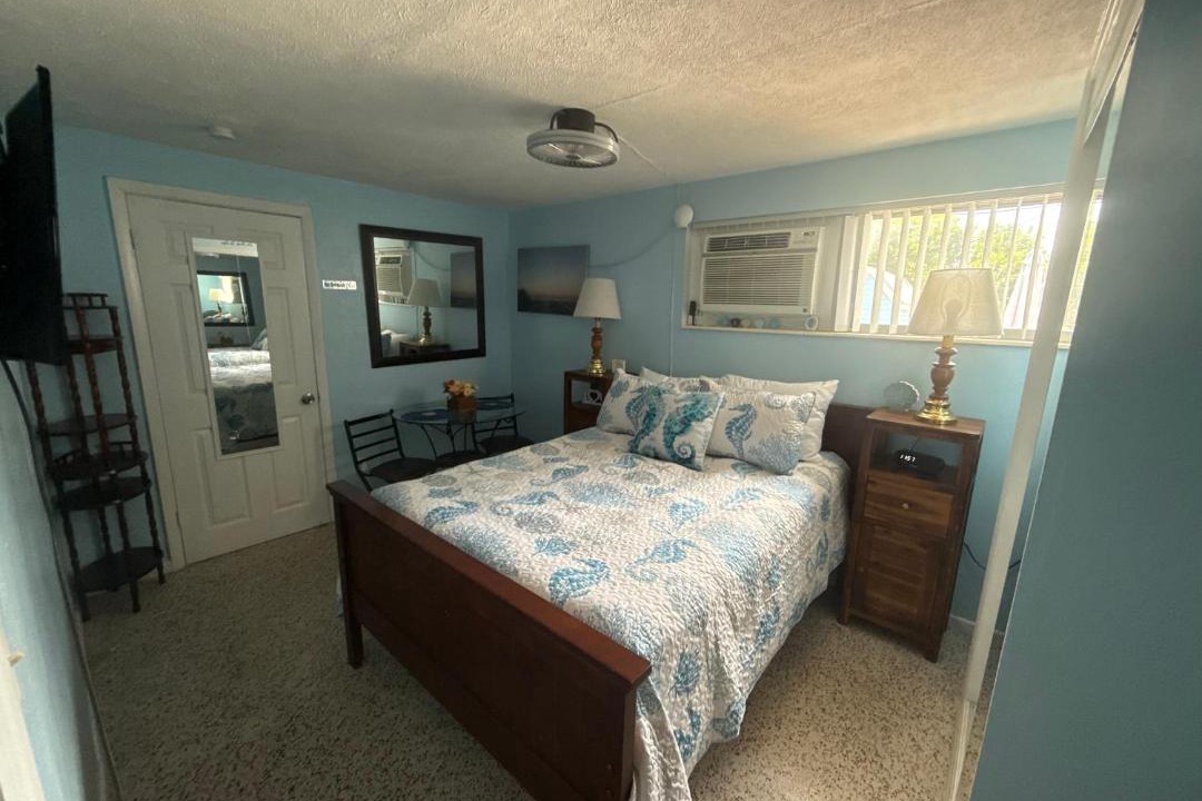 Photo of Bedroom in Bayshore Gardens