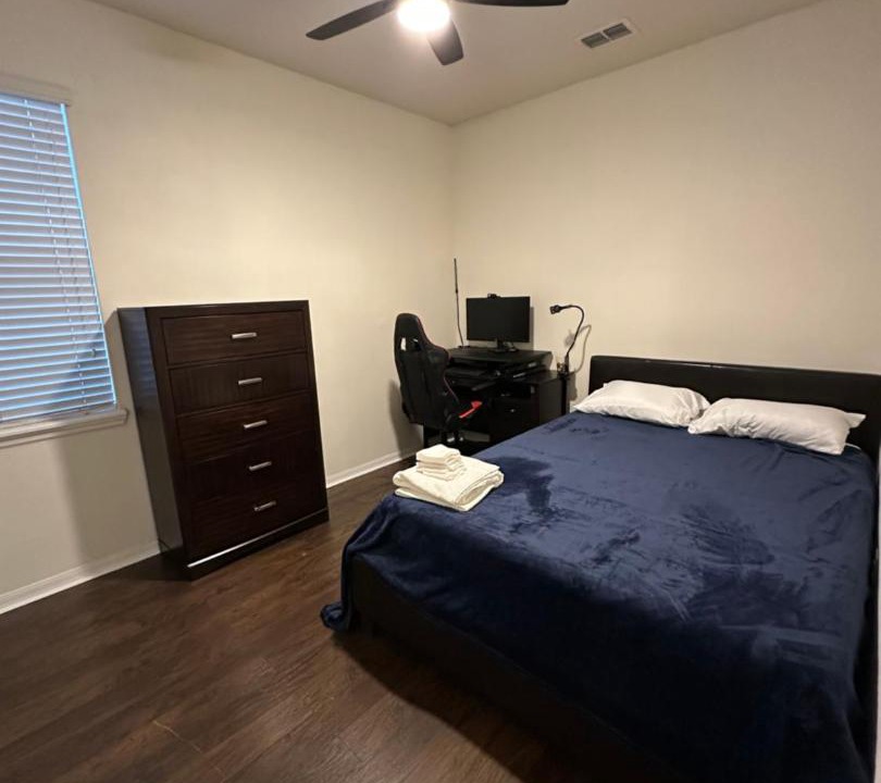 Photo of Bedroom in Azalea Park